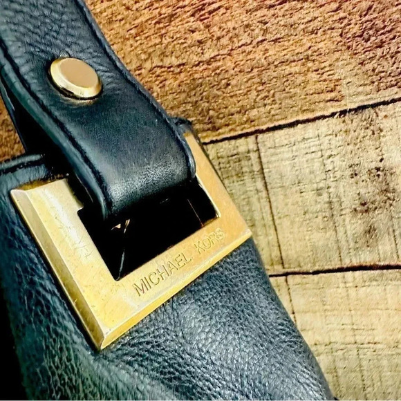 Micheal Kors Distressed Leather Hobo Shoulder Purse - Picture 5 of 12